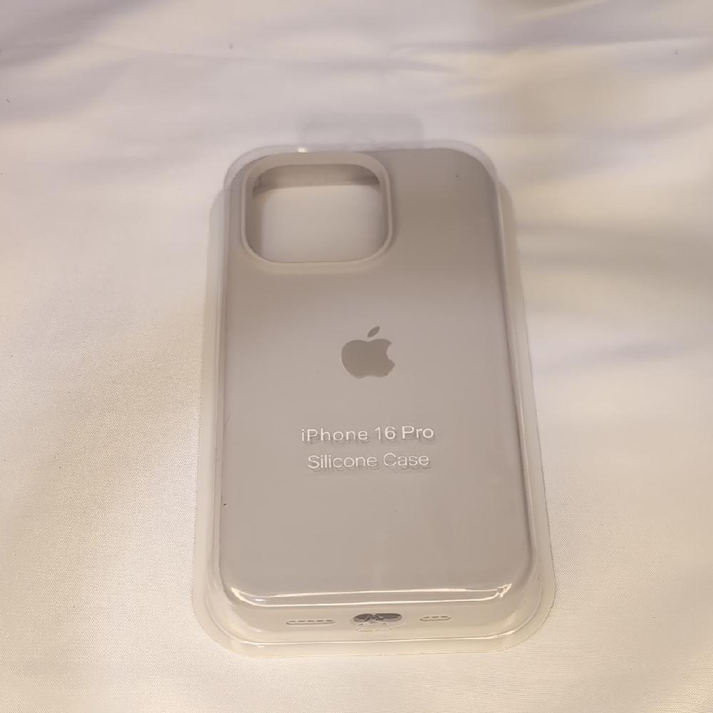 Apple iPhone 16 Pro Silicone Case - Gray